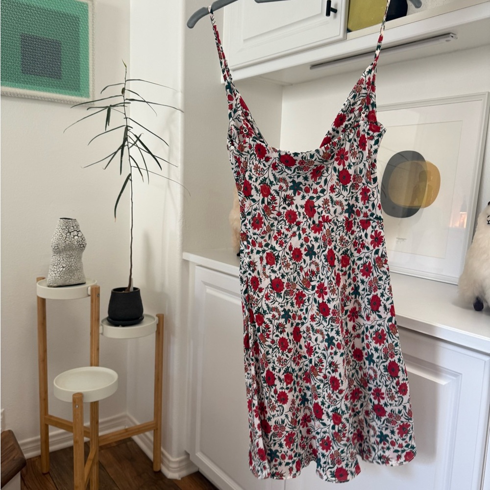 Realisation Par Floral Mini Dress in White and Red - Picture 4 of 6